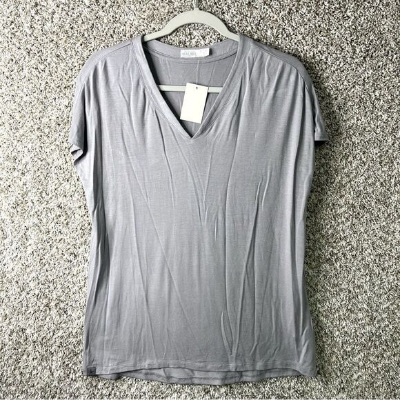 Barefoot Dreams Tops - Barefoot Dreams Top Women’s Medium Malibu Gray V-Neck Short Sleeve Tee NWT